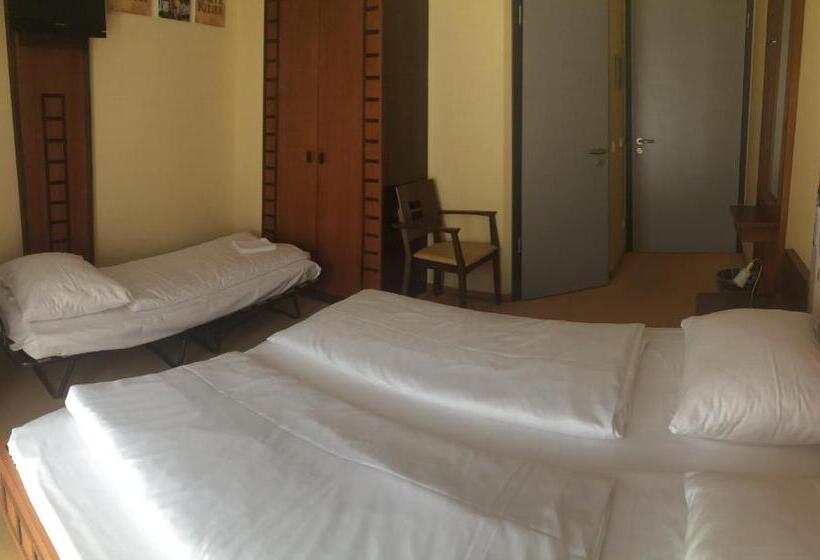 Номер Стандарт, Cinehotel Maroni