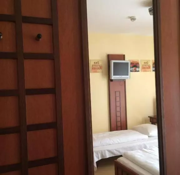 اتاق استاندارد, Cinehotel Maroni