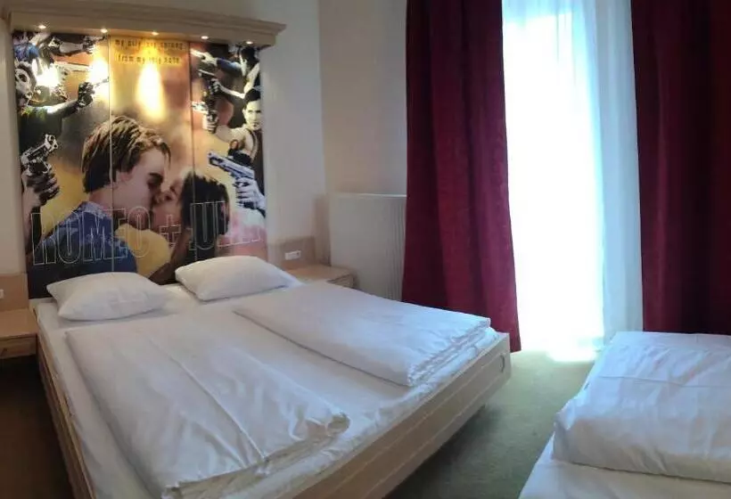 اتاق استاندارد, Cinehotel Maroni