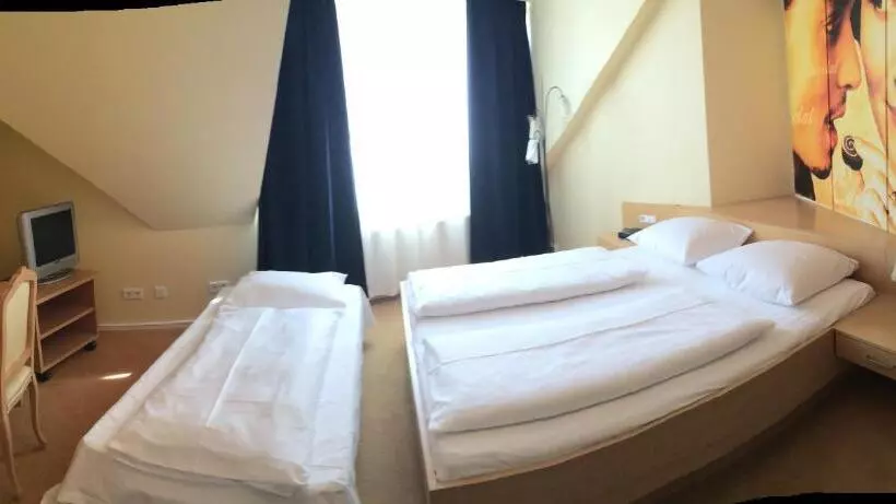 اتاق استاندارد, Cinehotel Maroni