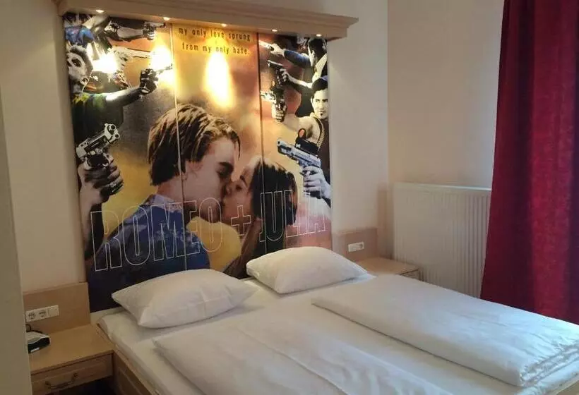 اتاق استاندارد, Cinehotel Maroni