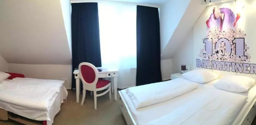 اتاق سوپریور خانوادگی, Cinehotel Maroni