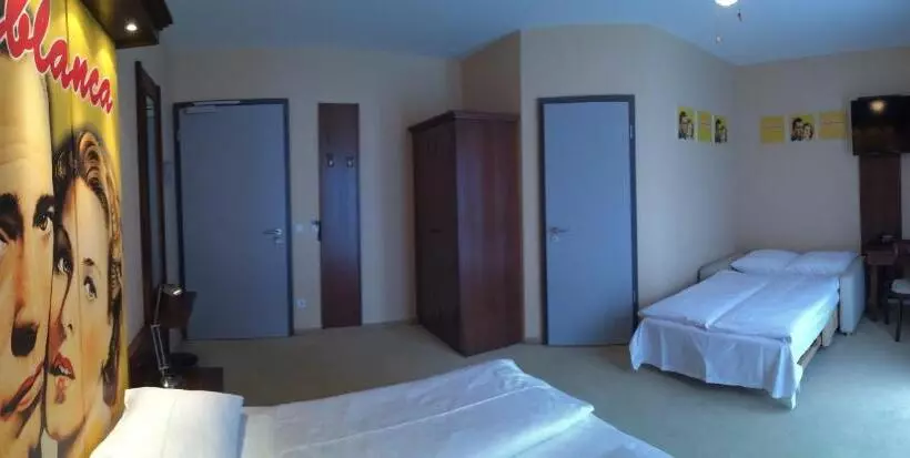 اتاق سوپریور خانوادگی, Cinehotel Maroni