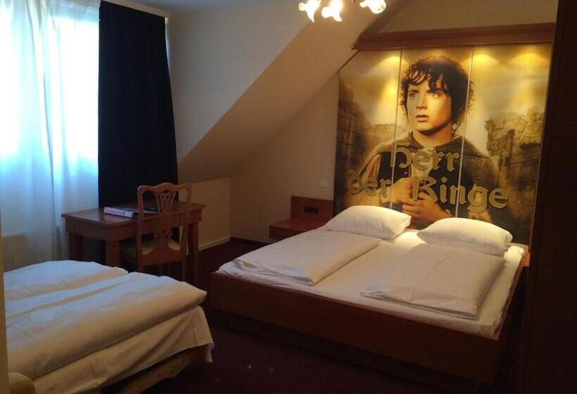 Семейный Номер, Cinehotel Maroni