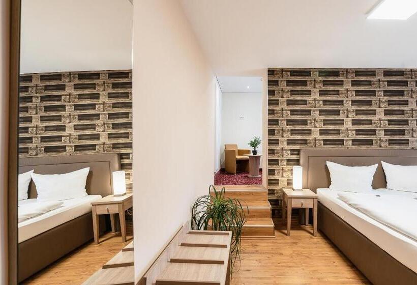 Номер Стандарт, Altes Weinhaus