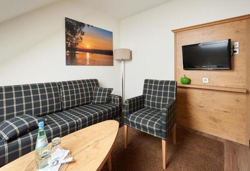 סטודיו פרמיום, Fetzers Land