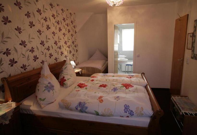 اتاق استاندارد سه نفره, Restaurant Rehberg