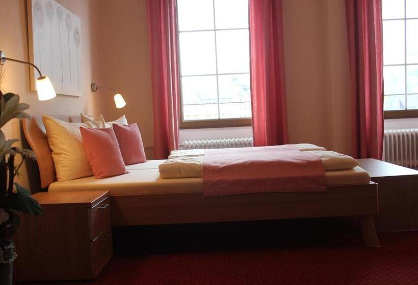 スーペリアールーム, Mosintos Römischer Kaiser