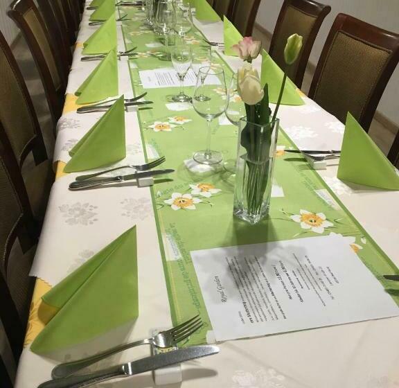 标准单人间, Royal Garden