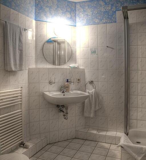 标准三人间, Wincent