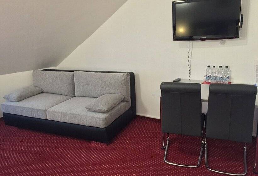 标准三人间, Wincent