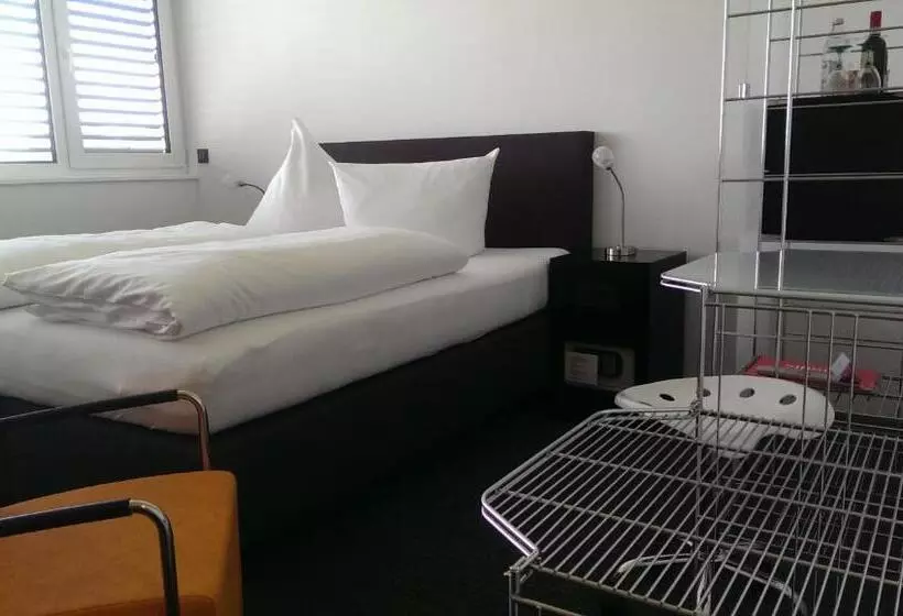 Standard-huone, Zapa