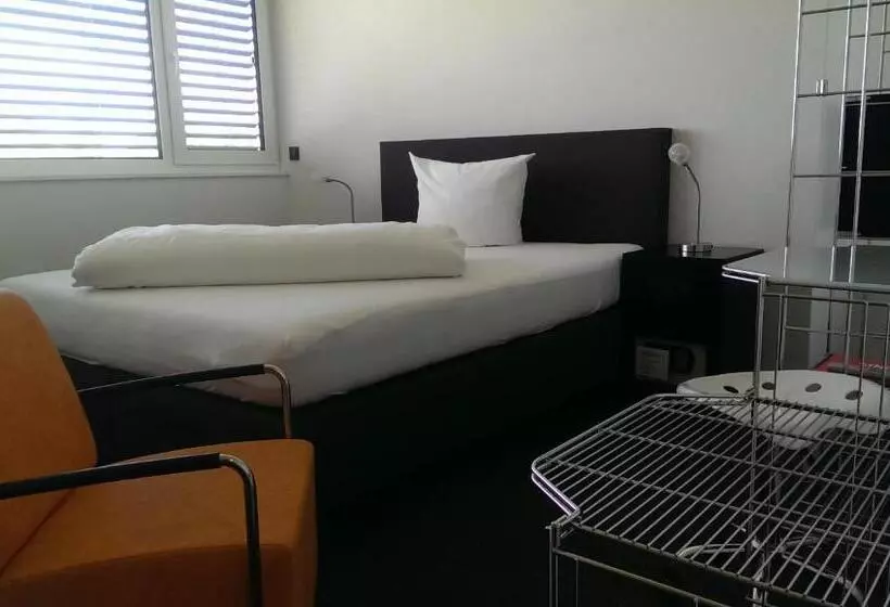 Standard-huone, Zapa