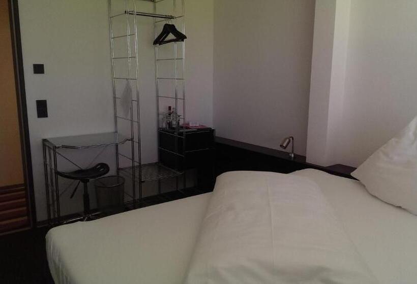 スタンダードルーム, Zapa