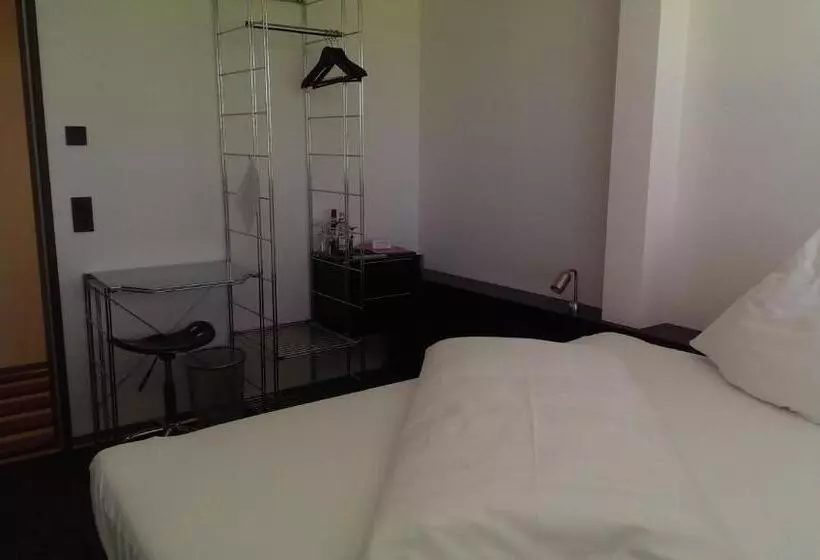Standard-huone, Zapa