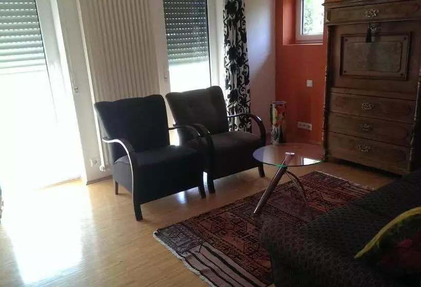 Sviitti Puutarhanäkymä, Zapa