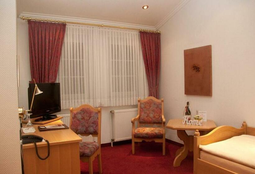 标准单人间, Zum Hackstück