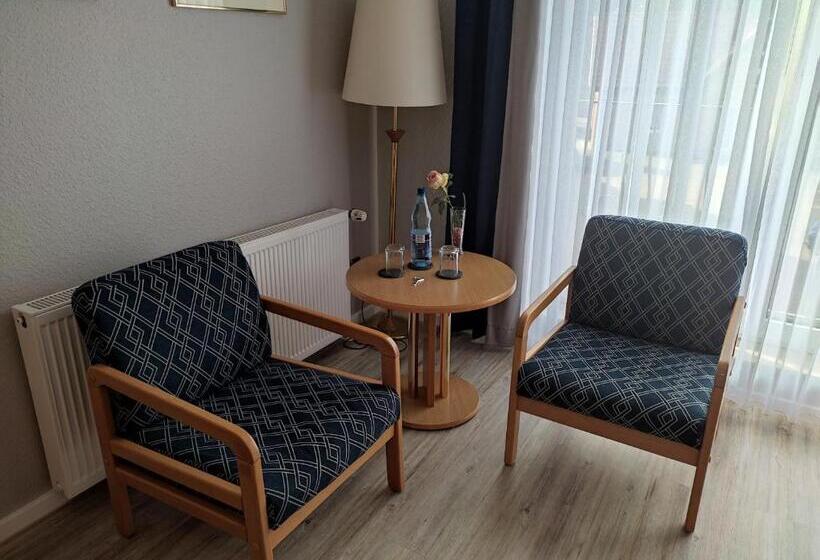 标准三人间, Zum Marchenwald