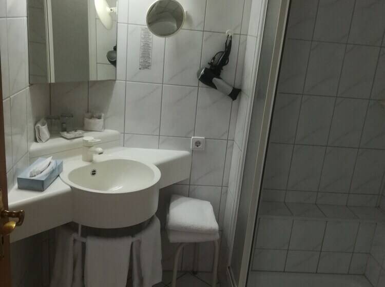 标准三人间, Zum Marchenwald