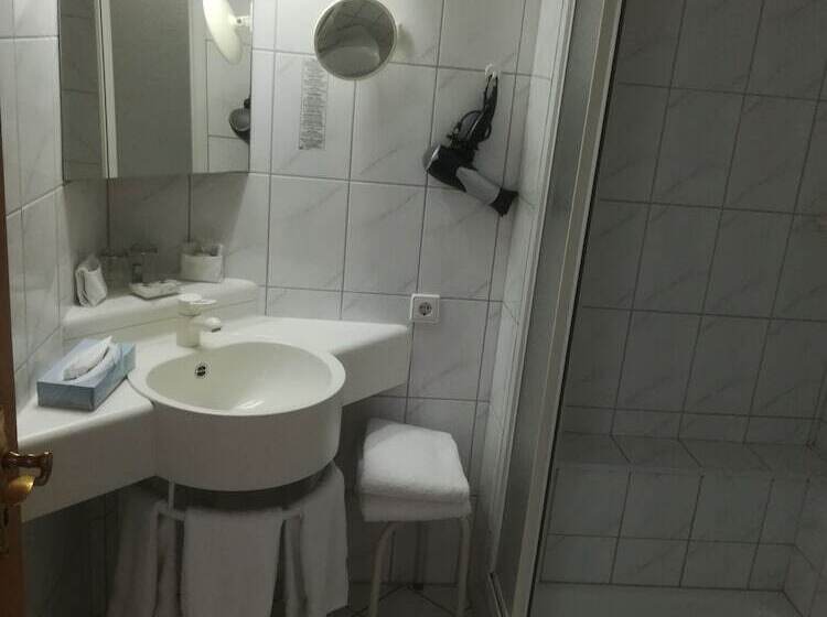 标准三人间, Zum Marchenwald