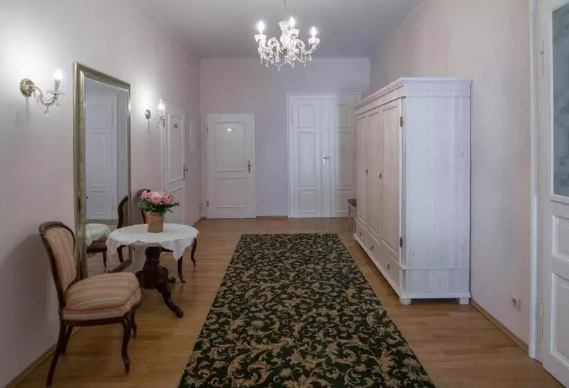 コンフォートルーム, Villa Antonia