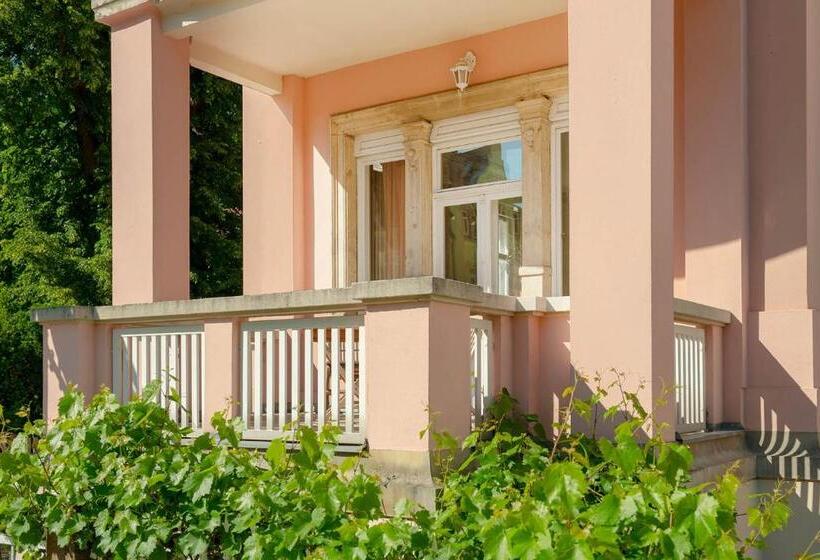 اتاق لوکس, Villa Antonia