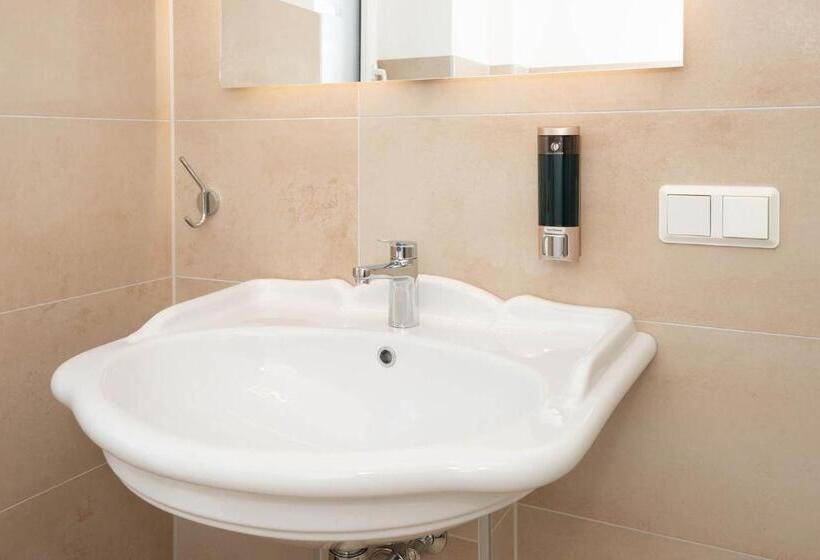 패밀리 룸, Villa Antonia