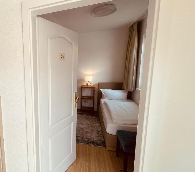 패밀리 룸, Villa Antonia