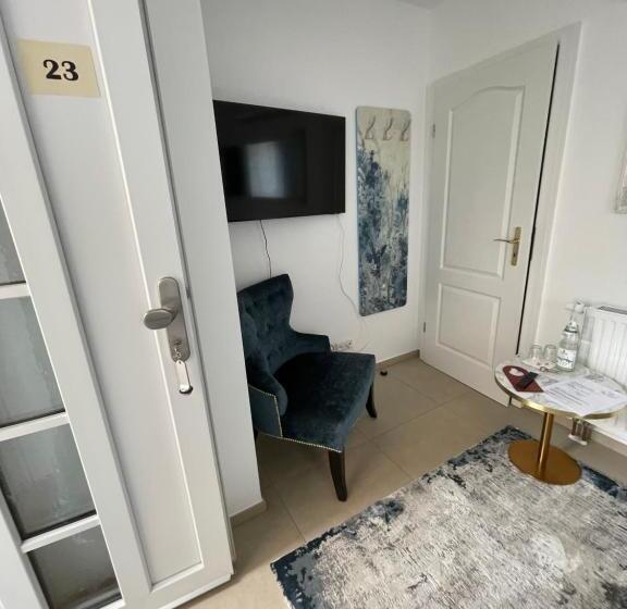 이코노미 룸, Villa Antonia