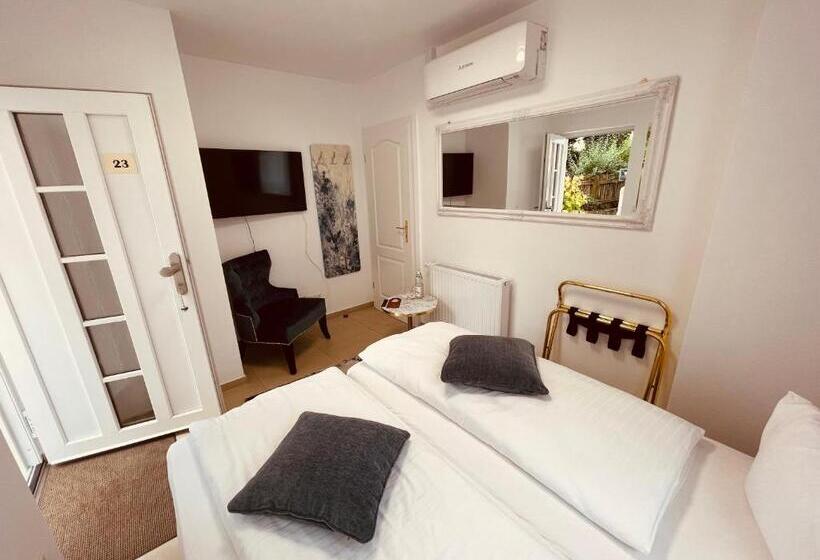 이코노미 룸, Villa Antonia