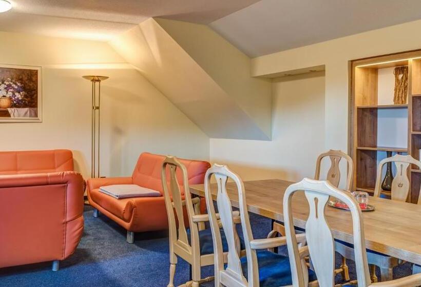 家庭套房, & Pension Traumblick