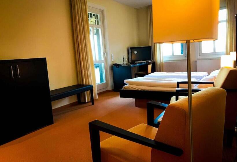 Номер Стандарт, Fritz Lauterbad