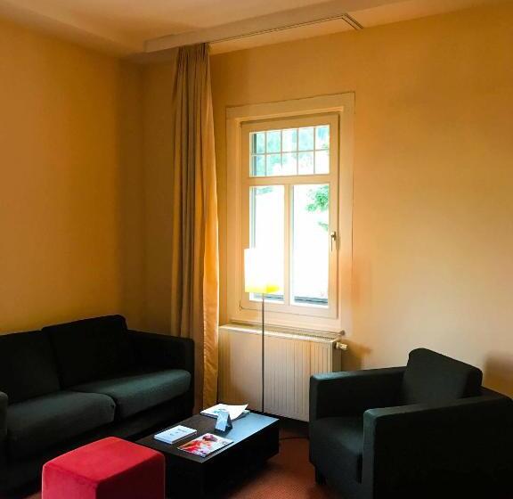 Номер Стандарт, Fritz Lauterbad