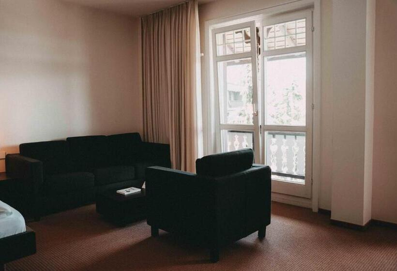 Номер Стандарт, Fritz Lauterbad