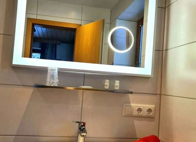 Camera Familiare, Gebirgshäusl