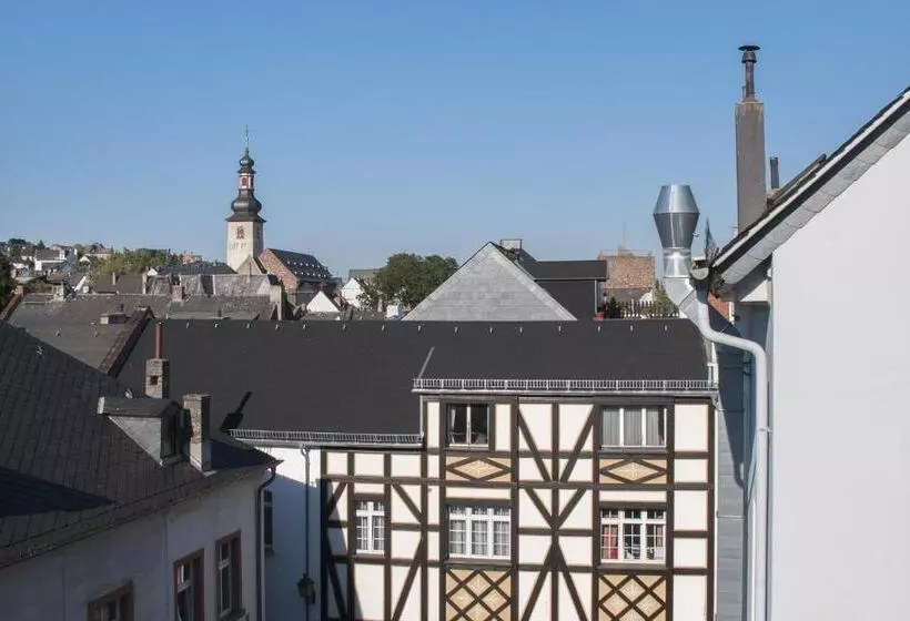 Perhehuone, Hajo´s Germania Lodge & Irish Pub