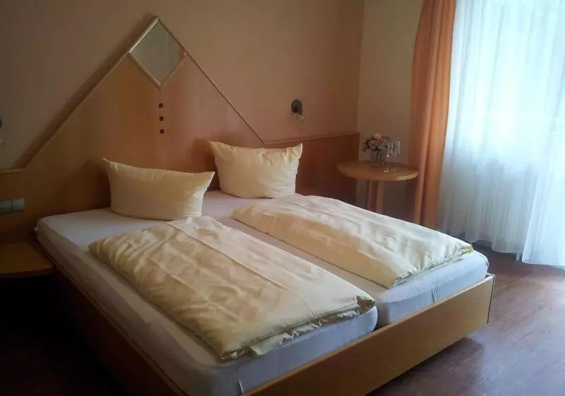 Quarto Comfort, Lowen Garni  B&b