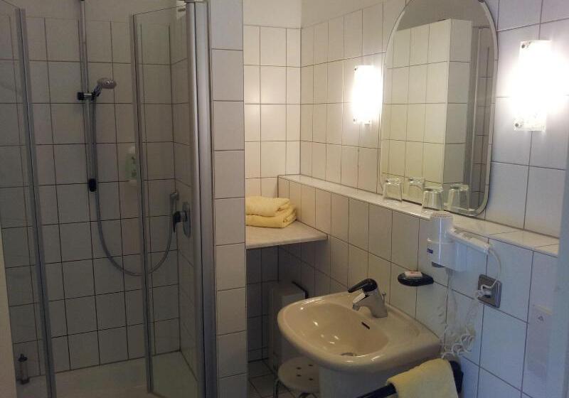 スタンダード4人部屋, Lowen Garni B&b