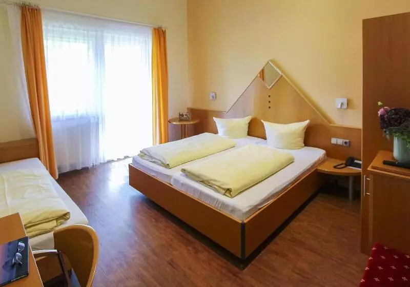Quarto Quádruplo Standard, Lowen Garni  B&b