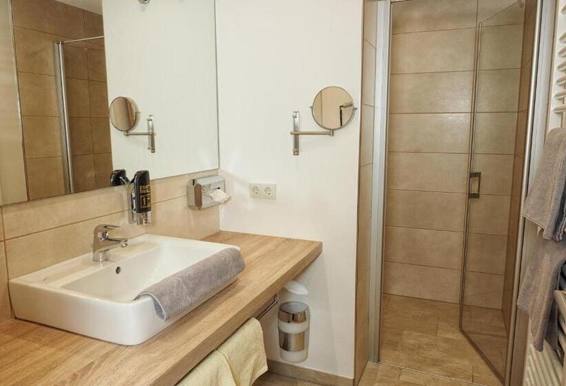 Люкс Вид на Сад, Richstein S Post