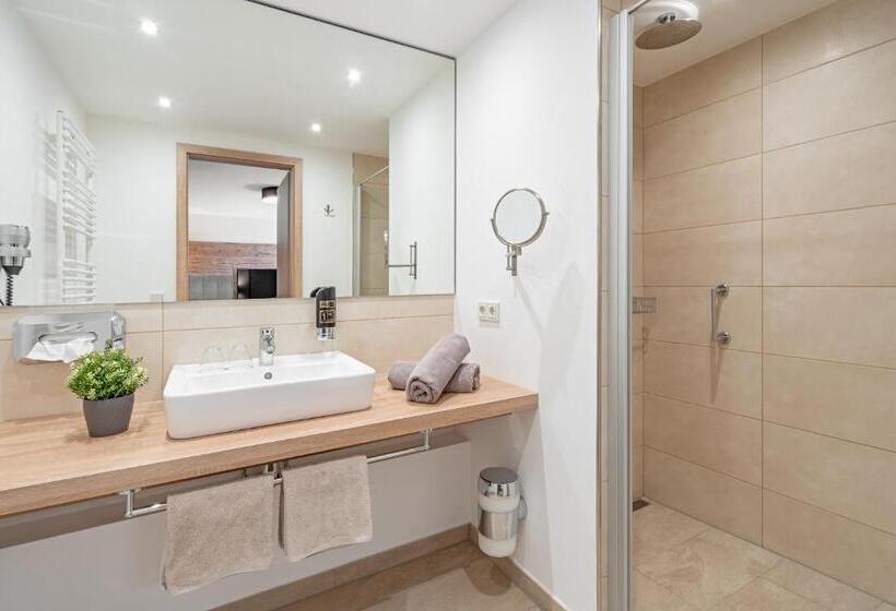 デラックスルーム, Richstein S Post