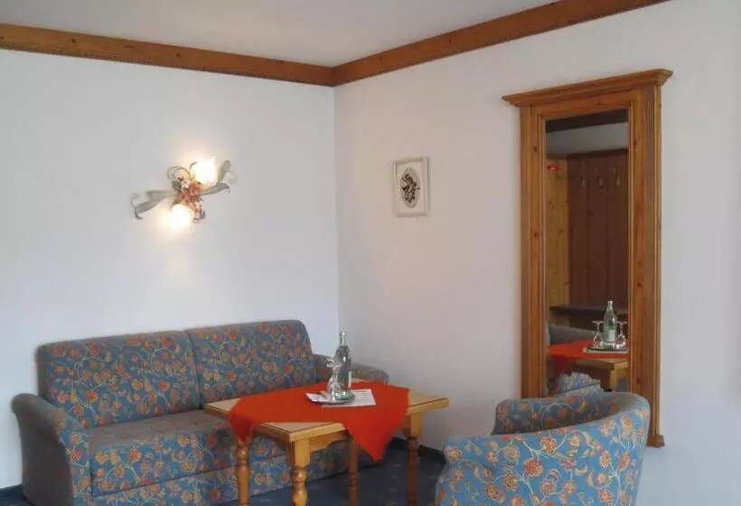 اتاق خانوادگی, Rosenhof