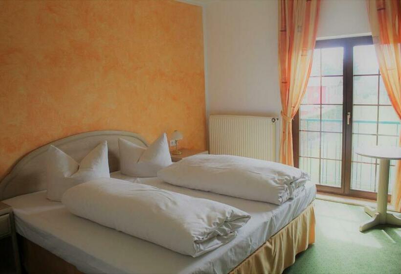 Номер Стандарт, Schwartze