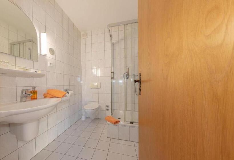 Номер Стандарт, Schwartze