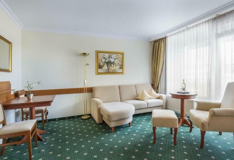 جناح جونيور, Schweizer Hof Thermal Und Vital Resort