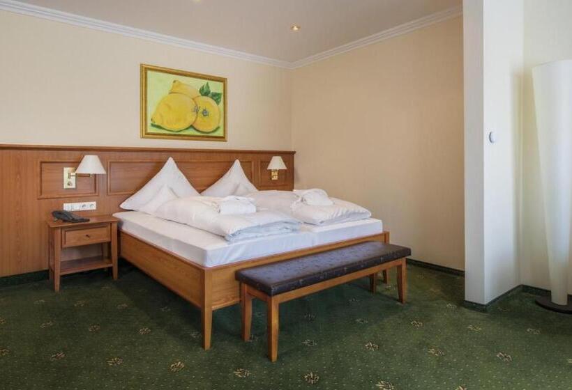 جناح جونيور ديلوكس, Schweizer Hof Thermal Und Vital Resort