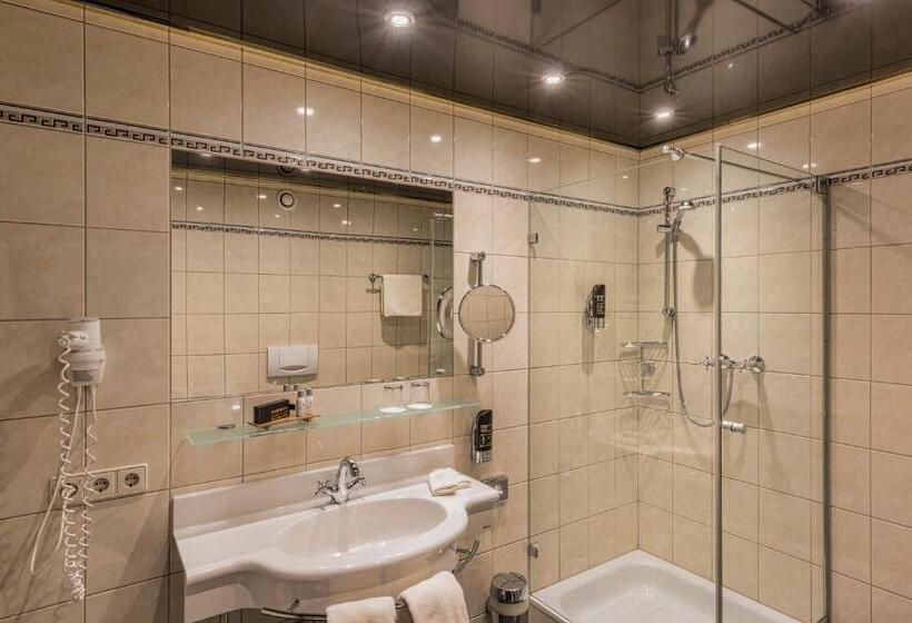 수피리어 룸, Unterwirt