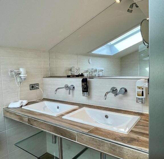 산전망 주니어 스위트, Unterwirt