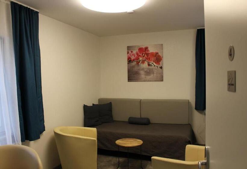 Economy Zimmer, Wolke