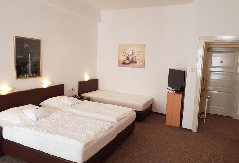 标准三人间, Zum Anker